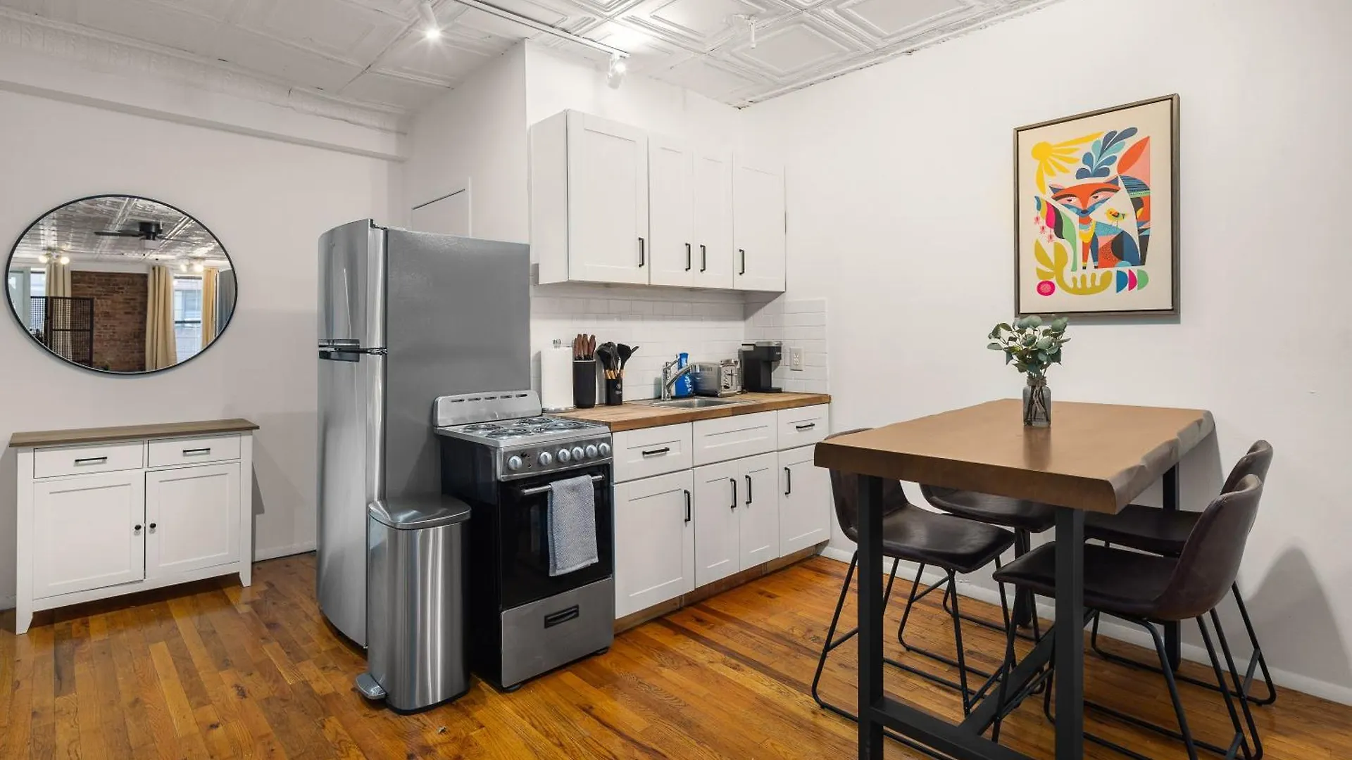 아파트 Manhattan Loft Bliss, Bright & Rustic Charm 뉴욕