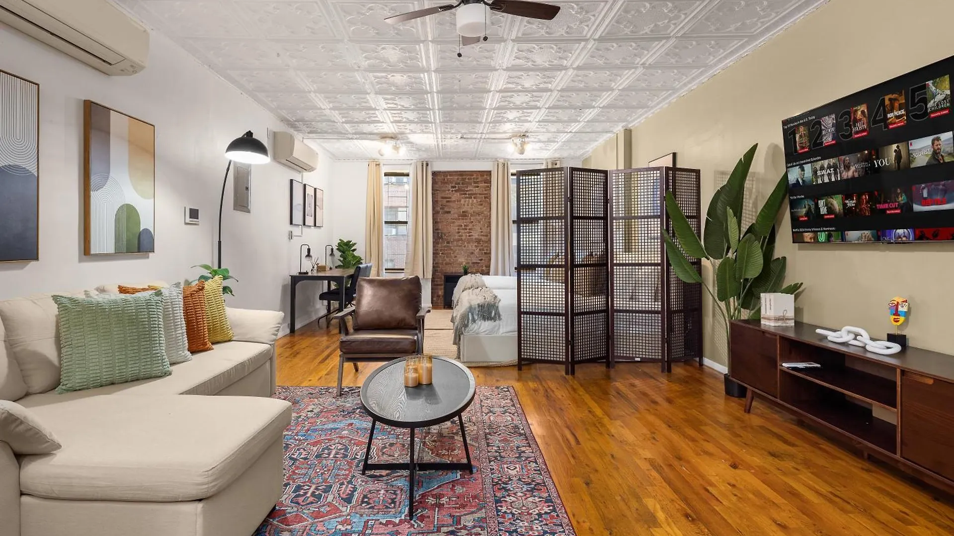 Manhattan Loft Bliss, Bright & Rustic Charm 뉴욕 아파트
