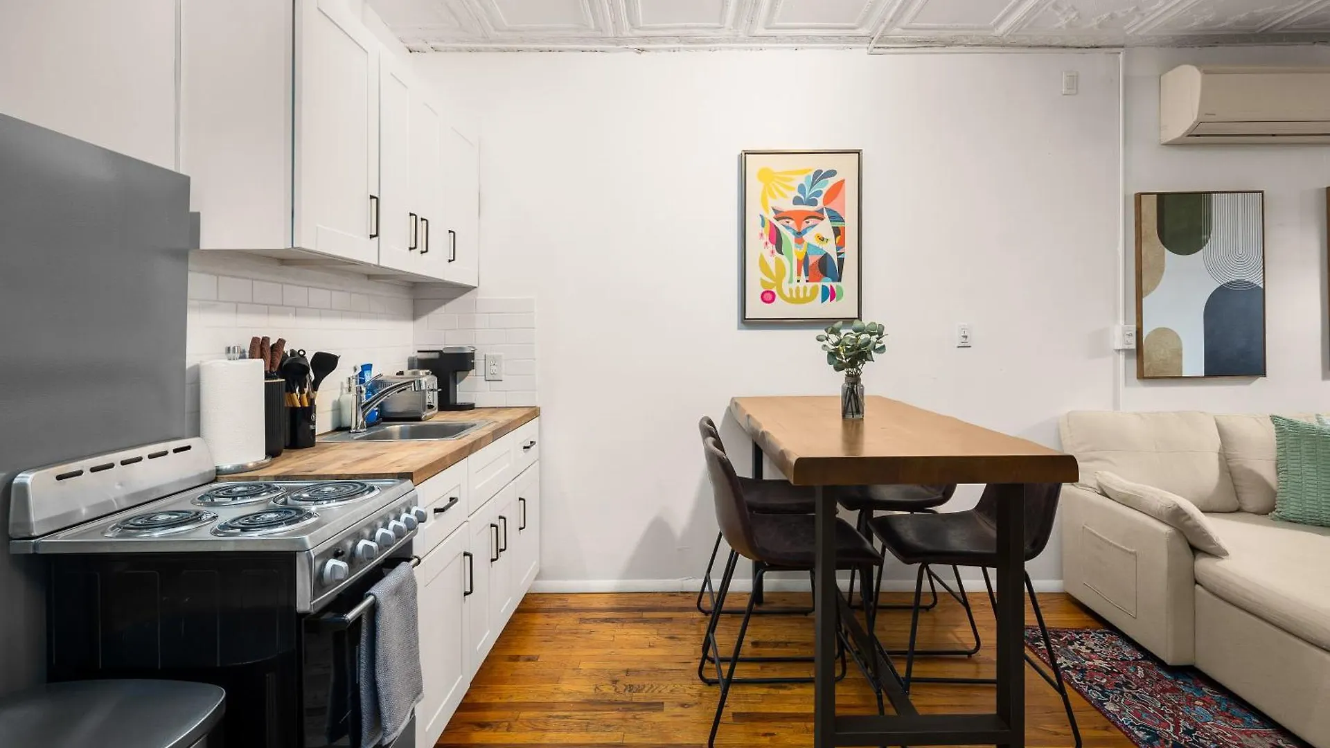 Manhattan Loft Bliss, Bright & Rustic Charm 뉴욕 0*,  미국